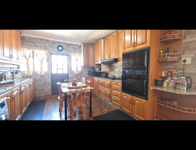 4 BEDROOM HOUSE FOR SALE IN SYDENHAM